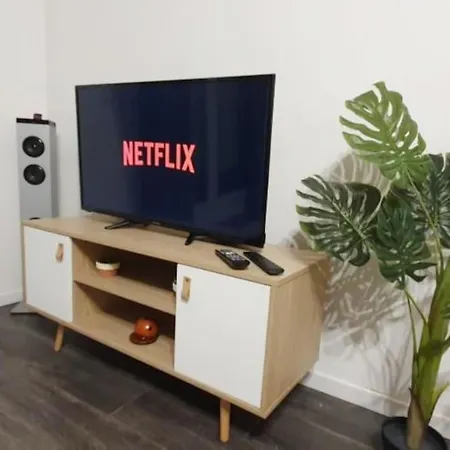 Apartment T3-rare-2 Chambres-parking Gratuit-2 Terrasses-netflix-proche Paris-la Defense *