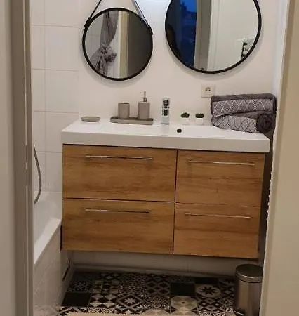 T3-rare-2 Chambres-parking Gratuit-2 Terrasses-netflix-proche Paris-la Defense Apartment *