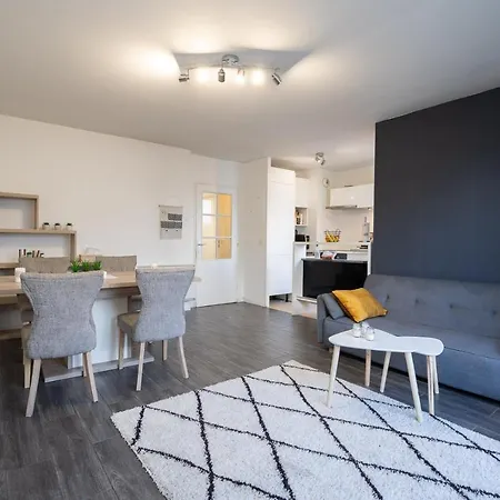 Apartment T3-rare-2 Chambres-parking Gratuit-2 Terrasses-netflix-proche Paris-la Defense *