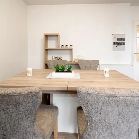 T3-rare-2 Chambres-parking Gratuit-2 Terrasses-netflix-proche Paris-la Defense *