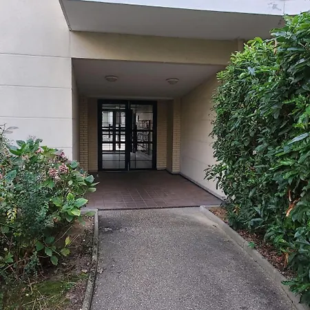 T3-rare-2 Chambres-parking Gratuit-2 Terrasses-netflix-proche Paris-la Defense *